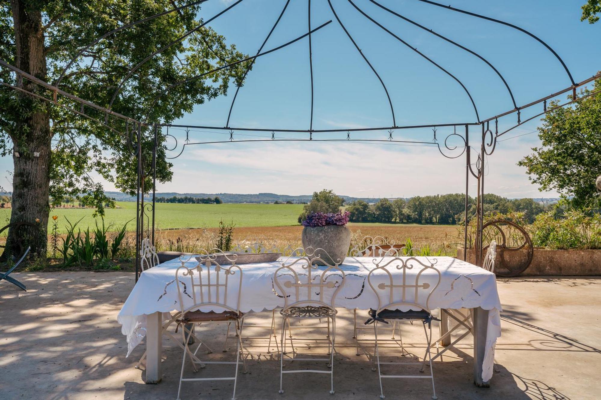 Demeures & Chateaux Le Clos Luly Bed & Breakfast